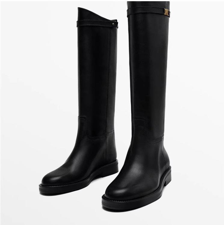 Laiza – Minimalist Block Heel Boots with Chic Buckle Detail